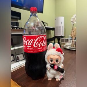 THE MONSTERS COCA-COLA SERIES-Vinyl
Face both versions available